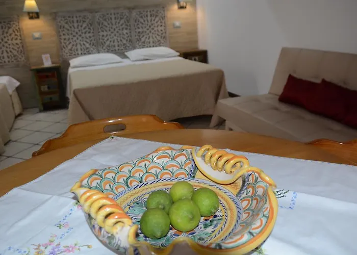 Syrakosia A Ortigia * Syracuse